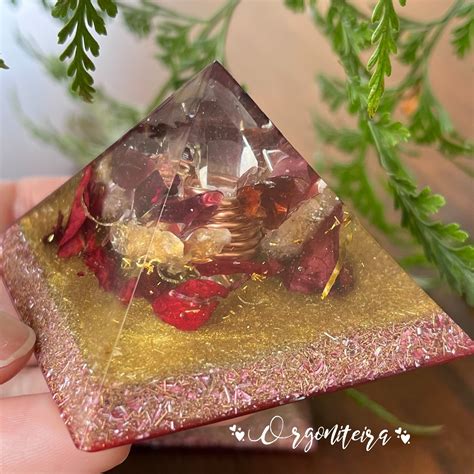 Orgonites Pirâmide de orgonite pequena Orgoniteira