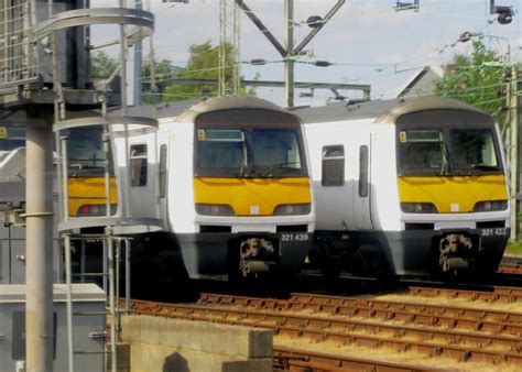 Class 321 Electric Multiple Units A Photo On Flickriver