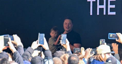 Elon Musk Besucht Tesla Werk In Grünheide Automobilwoche De