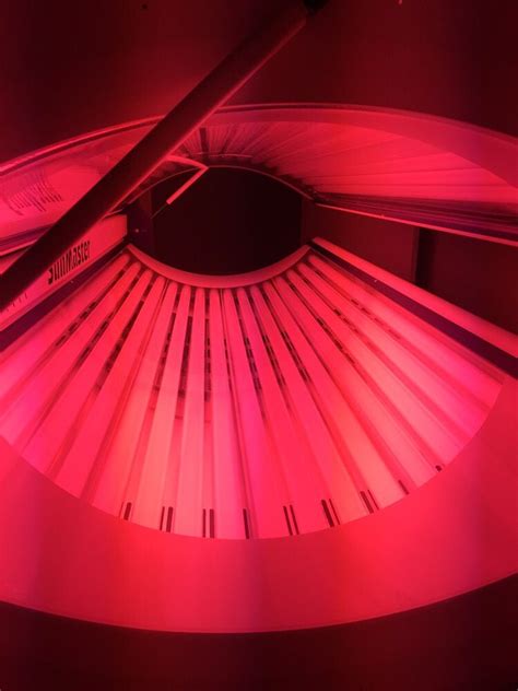 3 Differences Between Red Light Therapy And Traditional Tanning Beds