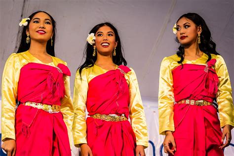 Category:Women of Cambodia - Wikimedia Commons