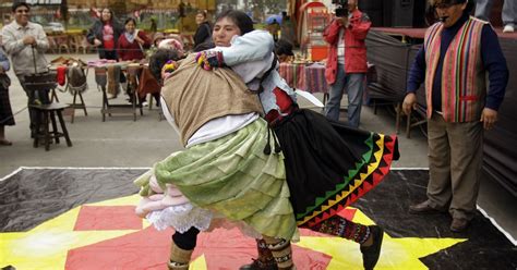 U Peruu Božićna Tradicija Fizičkog Obračunavanja Zanimljivosti