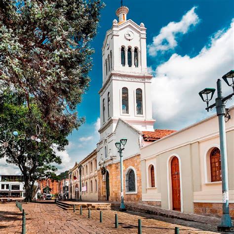 DESCUBRIENDO USAQUÉN Iglesia de Santa Bárbara de Usaquén