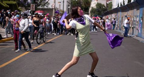 Debanhi Escobar En Vivo Colectivos Feministas Marchan En La Cdmx Para