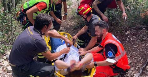 Si Infortuna Alla Caviglia Mentre Fa Trekking Donna Soccorsa In