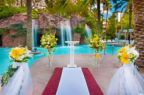 Las Vegas Lgbt Weddings Garden Wedding Chapels At The Flamingo