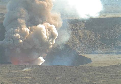 Webcam captures explosive events at Kilauea Volcano’s summit lava lake ...