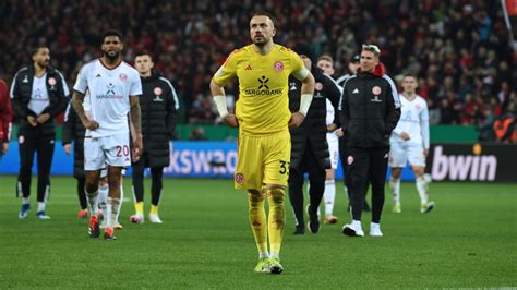 Düsseldorf Keeper Kastenmeier dankt den Fans Haben ganz viel Liebe