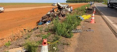 13 Pessoas Morrem Em Acidente Entre Caminhonete E Van Que Transportava