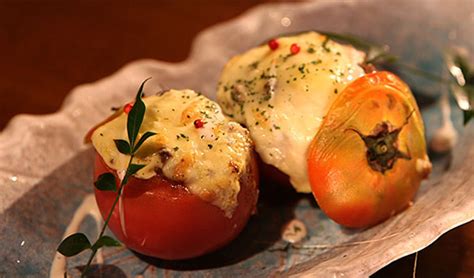 馬すじのおでん風煮込み＆まるごとトマトの肉詰めチーズ焼き【料理いざかや お月さんこんばんわ】 ｜ 中原丈雄の味わいの刻（とき）