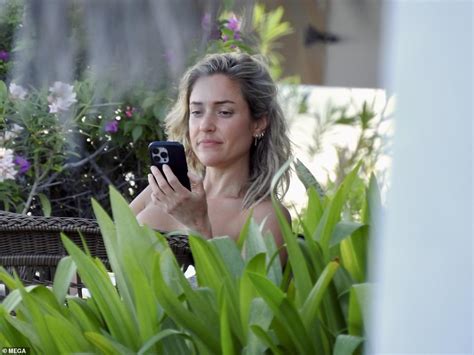 Kristin Cavallari Shows Off Her Beach Body In Bikini Hot Lifestyle News