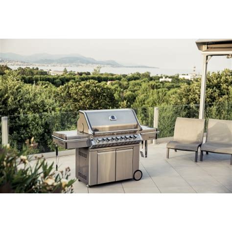 Barbecue à gaz Prestige Pro 665 3 avec housse offerte Napoléon