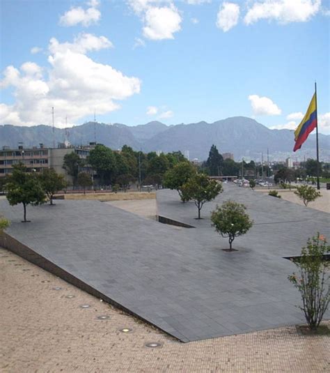 Monumento a los Caídos en Combate CAN Bogotá Sidewalk Structures