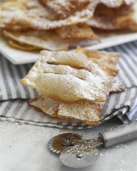 Chiacchiere Di Carnevale Italian Crispy Fried Pastries Recipe Pastry Puff Pastry Recipes