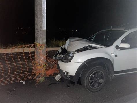 Carro Colide Contra Poste Em Testo Rega Jornal De Pomerode