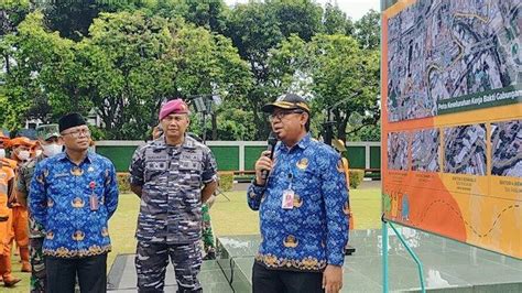 Gotong Royong Bersihkan Sungai Ciliwung Dinas Lh Jakarta Terus