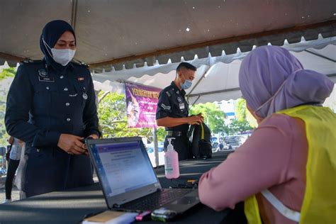 Melaka Polls Early Voting Process Runs Smoothly 39 Pct Voter Turnout