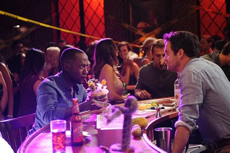 Programa De Televisión Chica Nueva Jake Johnson Nick Miller Lamorne Morris Fondo De