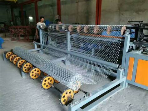 Full Automatic Diamond Wire Mesh Machine Chain Link Fence Machine