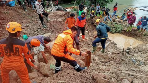 Korban Terakhir Tanah Longsor Di Gowa Ditemukan Berkat Kerjasama Unsur