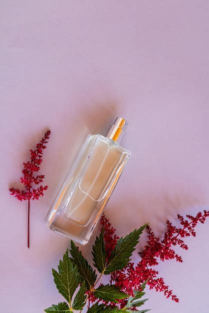 Vue Verticale D une Bouteille En Cristal De Parfum Féminin Sur Fond