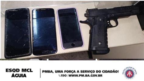 Dupla é presa em Salvador arma de brinquedo carro e celulares roubados