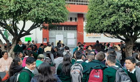 Cierran Padres De Familia Una Secundaria De Apaxtla Piden Reponer Un