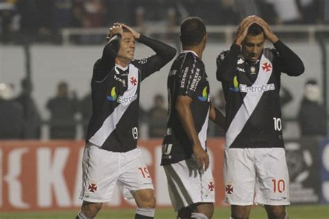 SBT na camisa em final veja os patrocínios mais curiosos do futebol