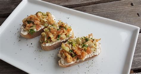 Räucherlachs Tatar Crostini