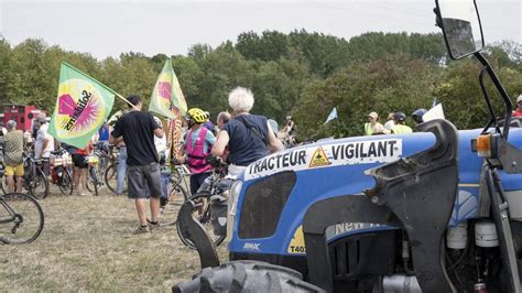 Méga bassines le Convoi de l eau poursuit sa route après un