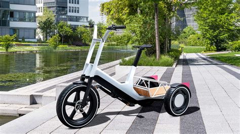 Bmw Stellt Elektrifiziertes Lasten Dreirad Und E Kickscooter Vor