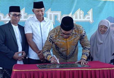 Kasmidi Bulang Hadiri Maulid Nabi Muhammad Di Ponpes Daarussholah