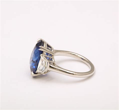 10 Carat Vivid Blue Sapphire And Diamond Ring For Sale At 1stdibs 10 Carat Sapphire Ring