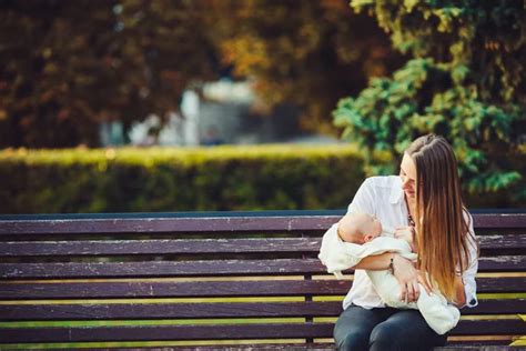 Mère Et Ses Deux Filles Images Libres De Droit Photos De Mère Et Ses