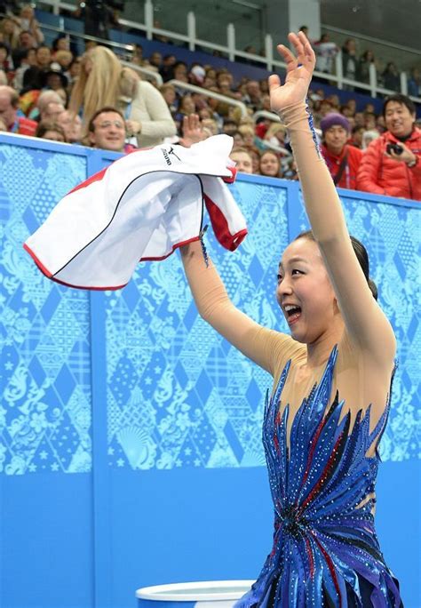 ソチ冬季五輪、フィギュアスケート女子シングル・フリースケーティング（fs）。歓声に応える浅田真央（mao Asada、2014年2月20日撮影