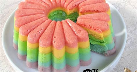 Resep Bolu Kukus Pelangi 🌈 oleh Thyara - Cookpad