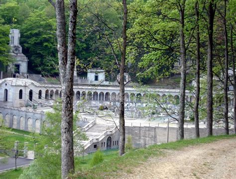 Riti Satanici Al Cimitero Monumentale Di Oropa Profanata Una Tomba