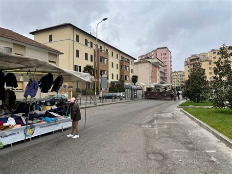 Novi Sospeso Il Mercato Degli Ambulanti Di Forte Dei Marmi Per Il