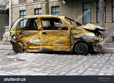 Burnt Car Stock Photo 255302656 | Shutterstock