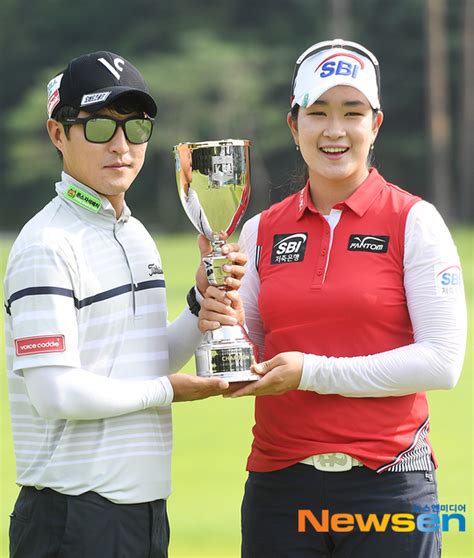 ‘시즌 첫승 김아림 Klpga 상반기 마지막 투어 우승의 주인공 포토엔hd화보 손에 잡히는 뉴스 눈에 보이는 뉴스 뉴스엔