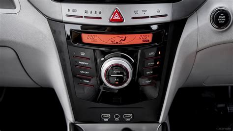 XUV300 Interior Image, XUV300 Photos in India - CarWale