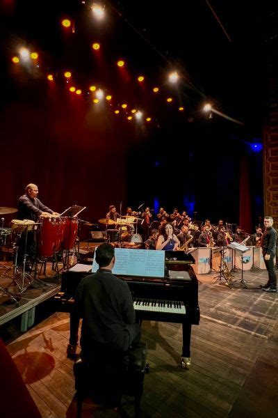 Amaz Nia Jazz Band Encerra A Temporada De Um Concerto De Natal