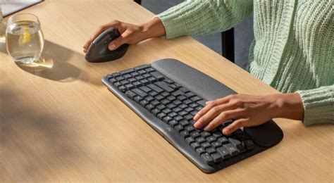 Logitech presenta los teclados ergonómicos Wave Keys Technocio