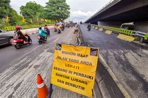 FOTO Perbaikan Jalan Rusak Di DKI Jakarta