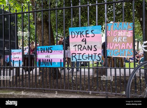 Placards Human Rights High Resolution Stock Photography And Images Alamy