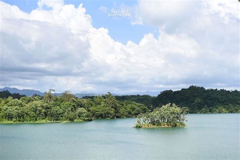 台南、官田｜烏山頭水庫：太陽能觀光遊湖船・深入珊瑚潭的水天一色秘境中 許傑旅行圖中