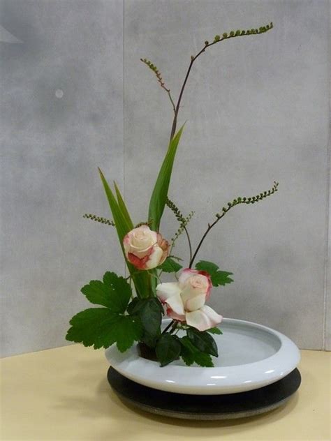 L Ikebana Est L Art De Faire Vivre Les Fleurs Dans L Accomplissement D