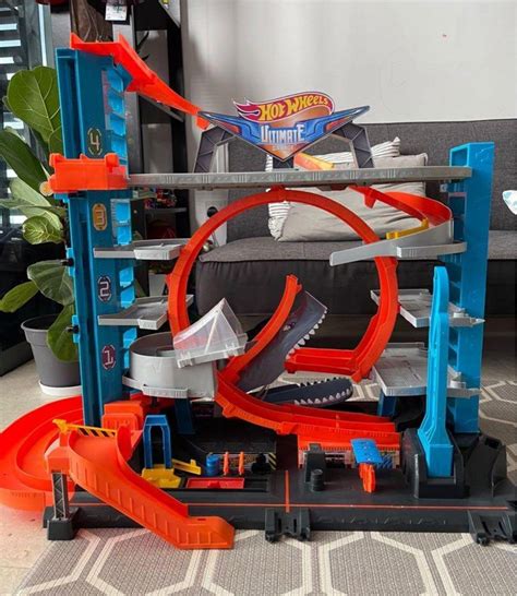 Hot Wheels Ultimate Garage Tower Shark Loop Racetrack, Hobbies & Toys ...