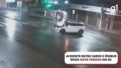 Nibus Tomba Ao Ser Atingido Por Carro Em Acidente Que Deixou Nove