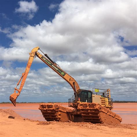 Am Amphibious Excavator Ezyquip Hire